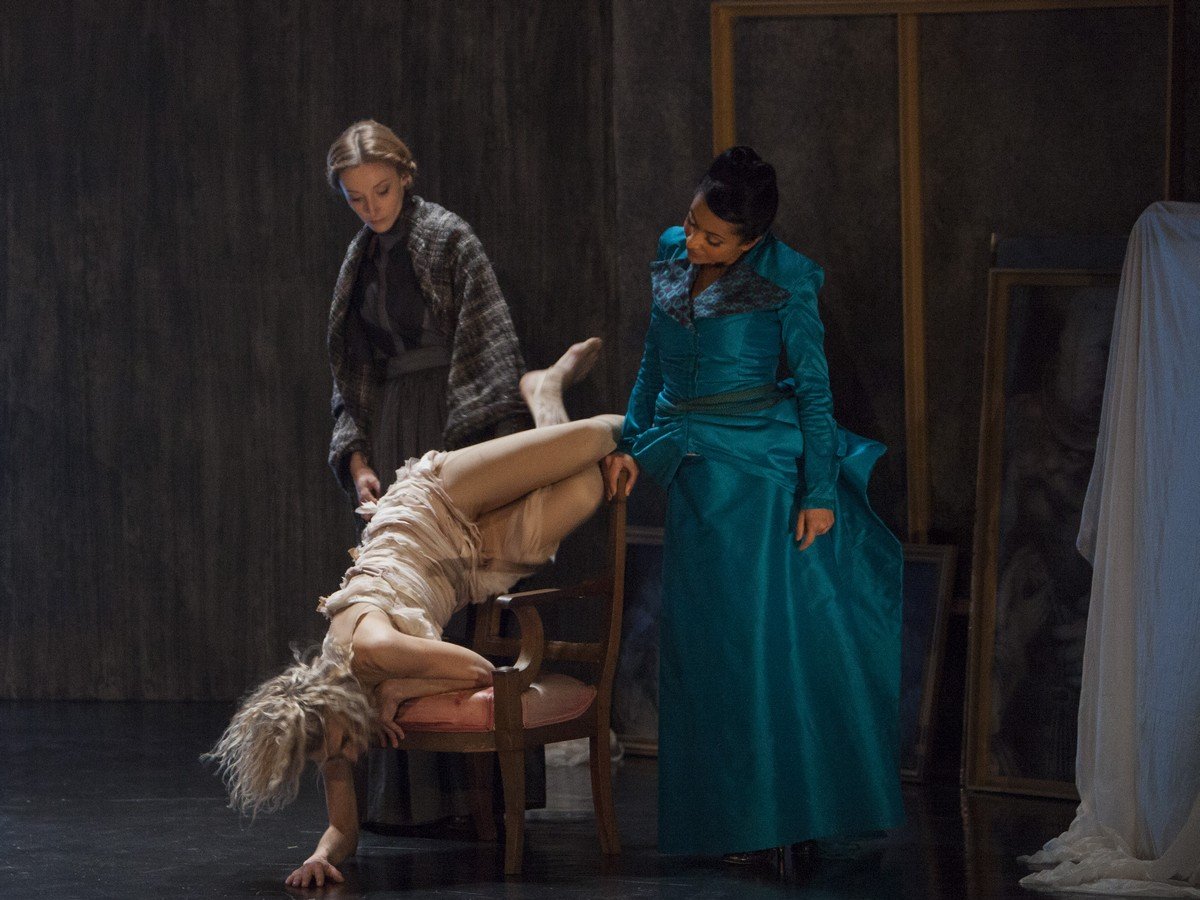 La Chatte métamorphosée en Femme