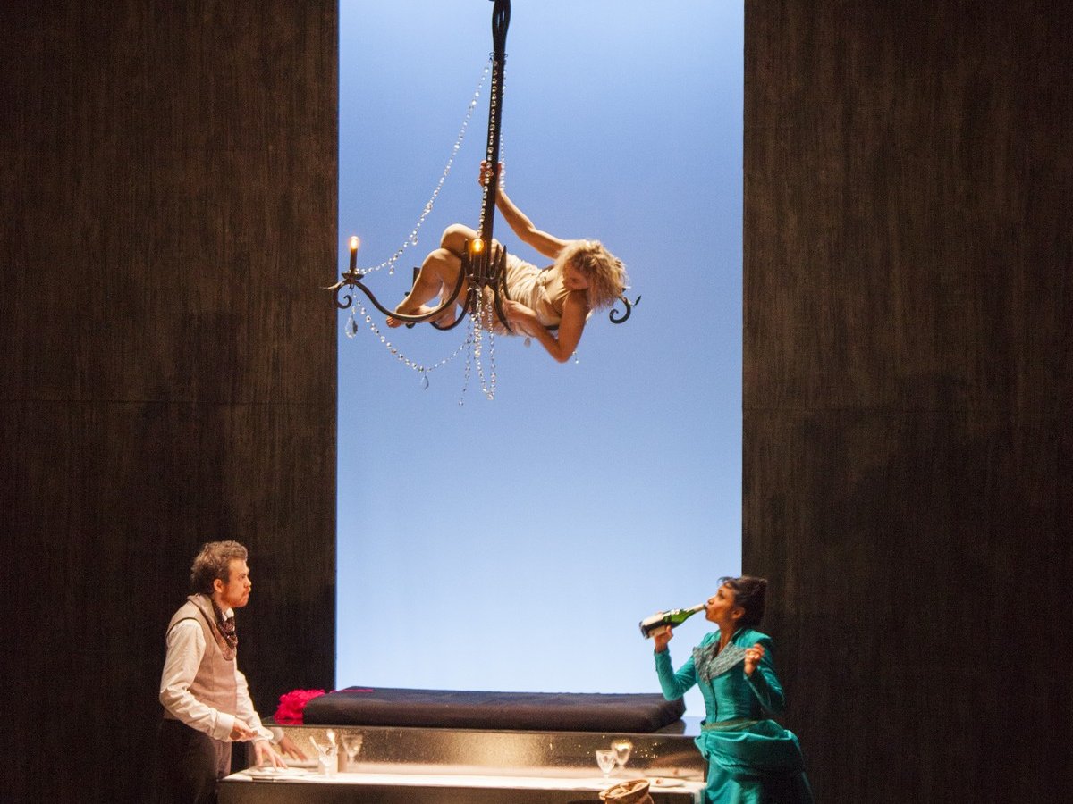 La Chatte métamorphosée en Femme